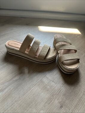 Universal Thread Beige Triple-Strap Platform Slide Sandals